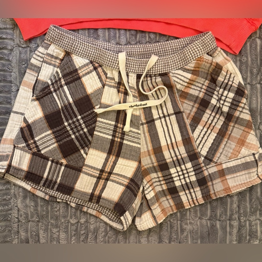 aerie Plaid Cargo Shorts in Brown, Tan, Cream
